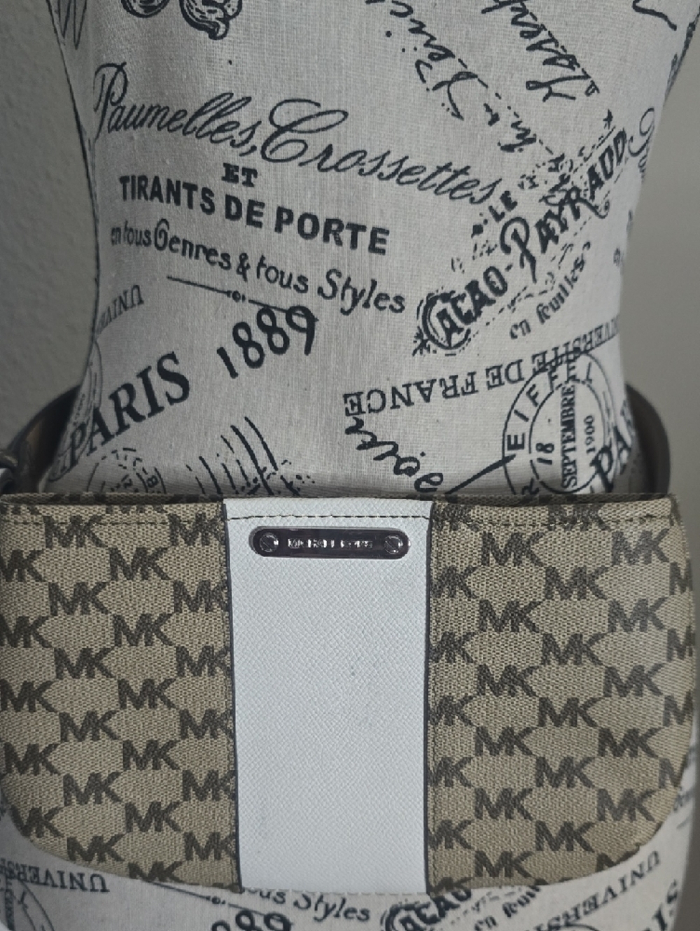 Michael Kors Beige & White MK Logo W/ Silver Hardware Belt Bag (EUC)(S/M)🤍 - Picture 4 of 10
